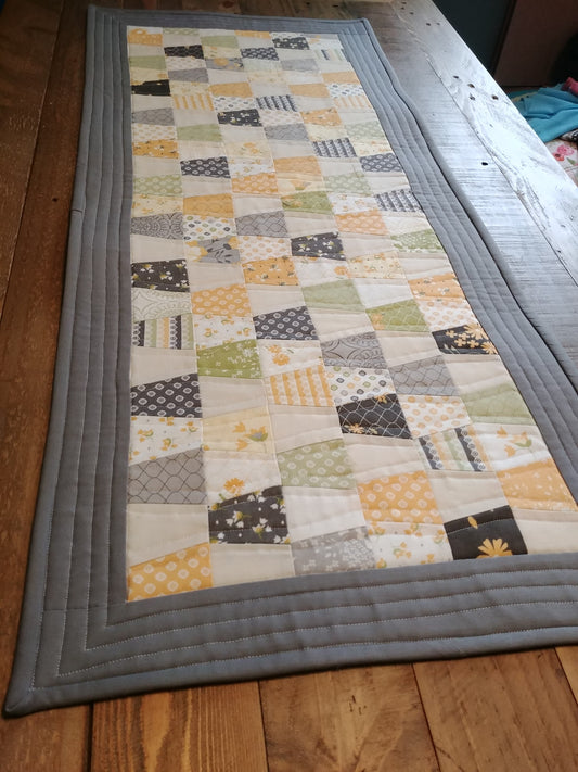 Mini-Tumbler Table Runner