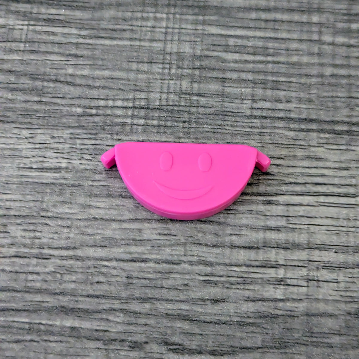 Sew Tasty Smiley Face Magnetic Seam Guide